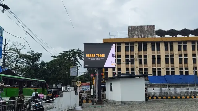 Aluva DOOH screen